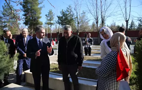 Aile ve Sosyal Hizmetler Bakan Yardımcısı Tarıkdaroğlu, Diyarbakır'da ziyaretlerde bulundu Açıklaması