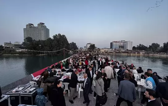 AK Parti Adana'da İftar Programı Düzenlendi