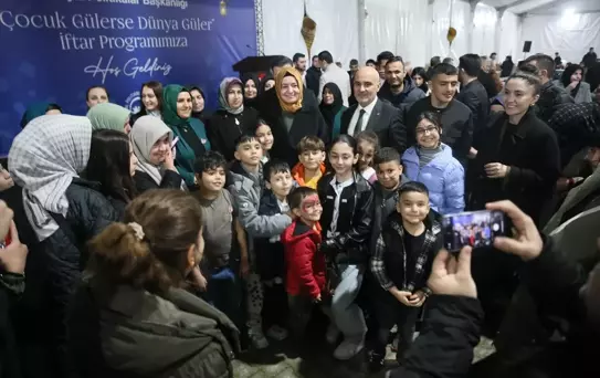 AK Parti Genel Başkan Yardımcısı Kaya, 'Çocuk gülerse dünya güler' iftar programına katıldı