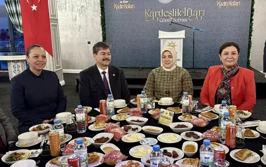 AK Parti Kadın Kolları Başkanı Ercan, Kırşehir'de 'Kardeşlik İftarı Gönül Sofrası' programına katıldı