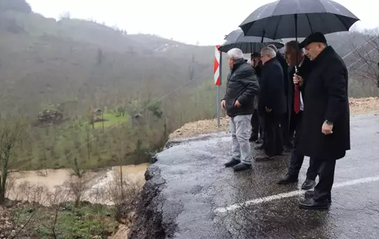 Heyelan Yolunu İnceleyen Milletvekili Kaynak