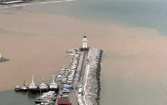 Alanya Plajları Sağanakla Renk Değiştirdi