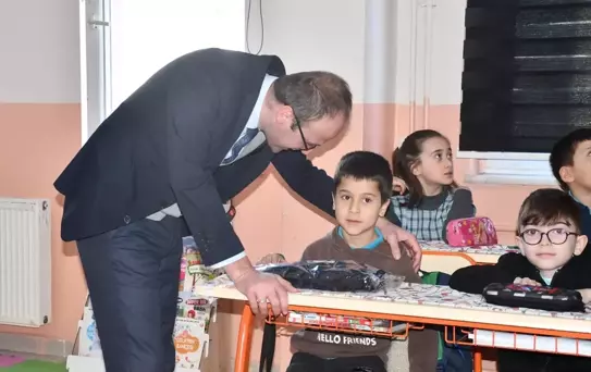 Giresun'da Öğrencilere Eşofman Dağıtımı