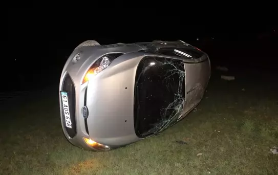 Taşova'da Otomobil Devrildi: 2 Yaralı