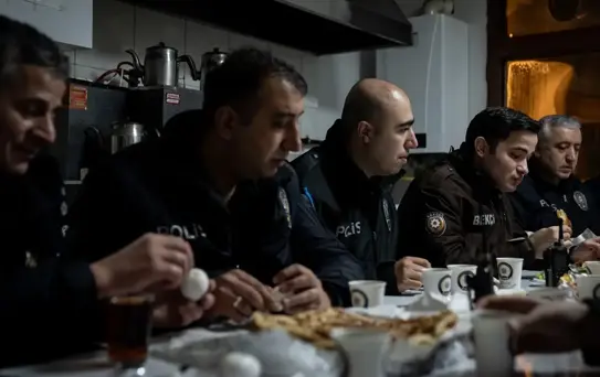 Ankara'da Polisler Ramazan'ın İlk Sahurunu Görev Başında Yaptı