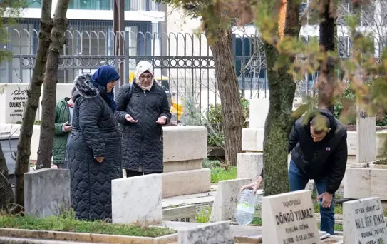Ankara'daki Karşıyaka mezarlığında bayram yoğunluğu yaşandı