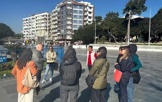 Kaleiçi'nde Edebiyat Yürüyüşü