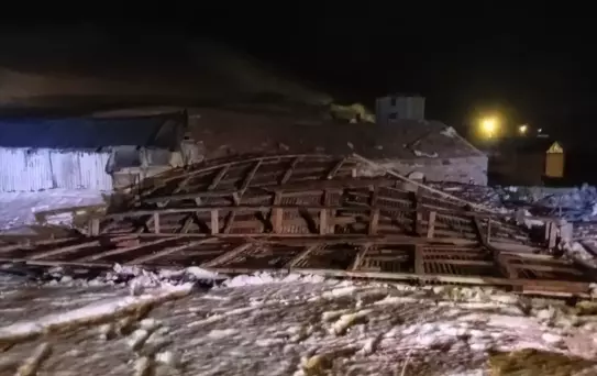 Ardahan'da Şiddetli Rüzgar Zarar Verdi
