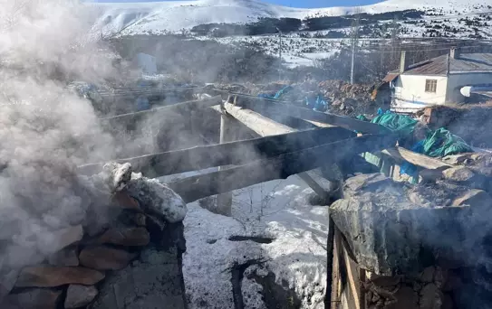 Posof'ta Ev Yangını