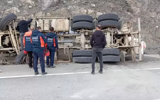 Artvin'de Beton Mikseri Devriildi: 1 Yaralı