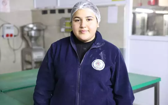 Aşçı adayı kız öğrenciler, ramazan sofralarını süslüyor