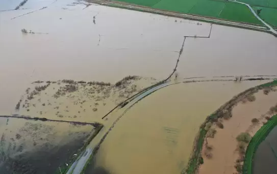 Aydın'da Sağanak: Yol ve Tarım Arazileri Su Altında