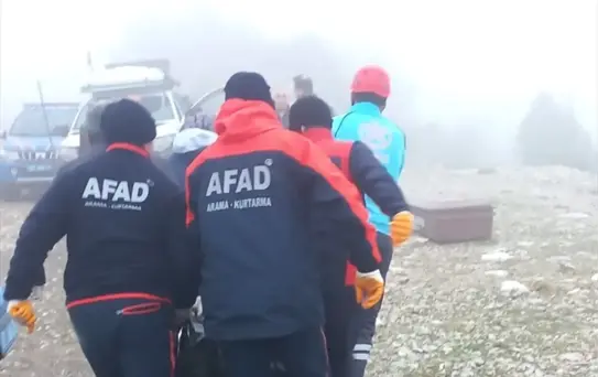 Kuşadası'nda Uçurumda Erkek Cesedi Bulundu