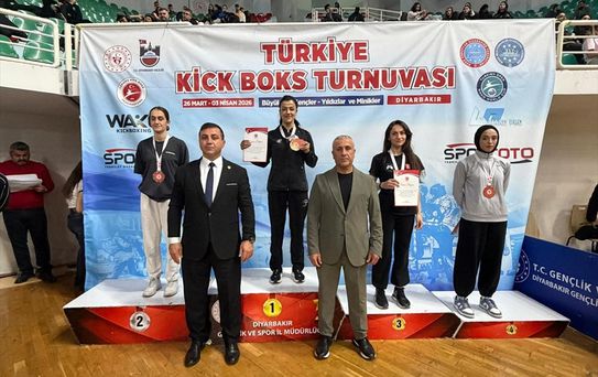 Emine Arslan Türkiye Kick Boks Şampiyonu Oldu