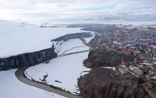Murat Kanyonu'nda Bahar Beyazı