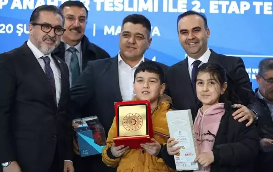 Bakan Kacır, Malatya'da depremzede sanayiciler için yapılan iş yerlerinin anahtar teslimine katıldı Açıklaması