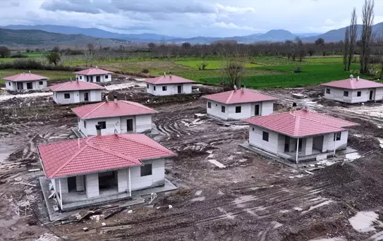 Sındırgı'da Depremzedelere Yeni Konutlar