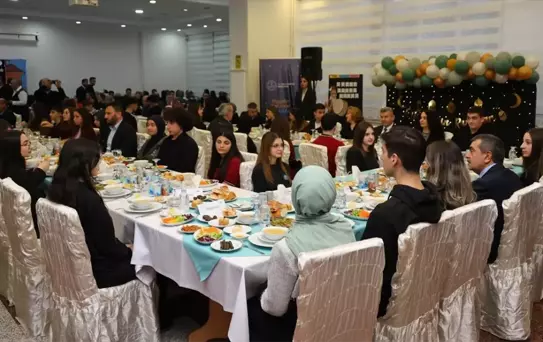 Bakan Tekin, Öğrencilerle İftar Yaptı