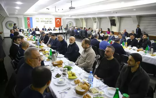 Bakü'deki Türk kurum ve kuruluşların temsilcileri iftarda bir araya geldi