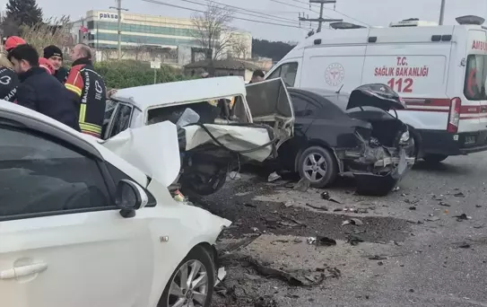 Bandırma'da zincirleme kaza: 1 ölü, 1 yaralı