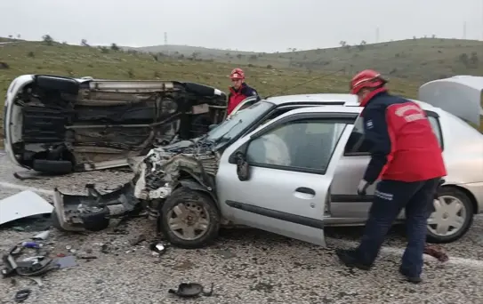 Balıkesir'de Trafik Kazası: 5 Yaralı