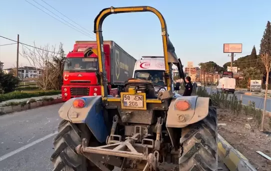 Gömeç'te Kamyon-Traktör Çarpışması: 2 Yaralı