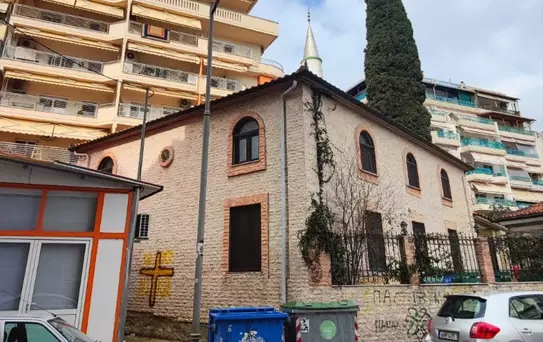 Hürriyet Camisi'ne Haç Çizildi