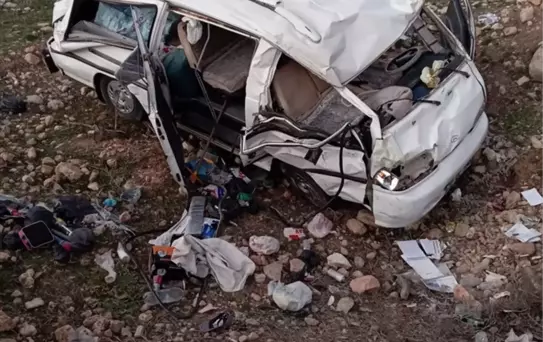 Batman'da Minibüs Kazası: 1 Ölü, 2 Yaralı