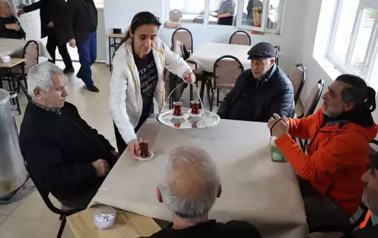 Kız Kardeşlerden Çay Ocağı Başarısı