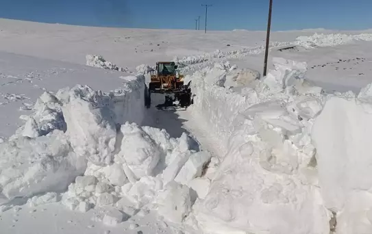 Karlıova'da Mezra Yolu Açıldı