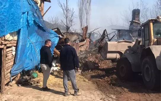 Göynük'te Yangın: Ev ve Ahır Yandı