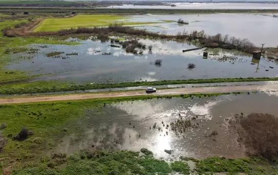 Karacabey'de Taşkın: Ulaşım Kesildi, Tarım Arazileri Zarar Gördü