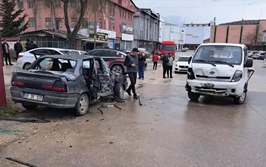 İnegöl'de Trafik Kazası: 9 Yaralı