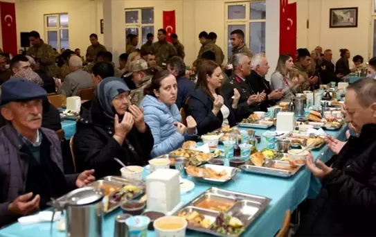 Çanakkale Valisi İftar Programında Şehit Aileleri ve Gazilerle Bir Araya Geldi