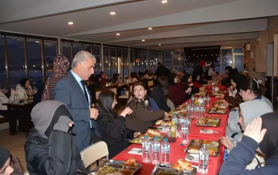 Çaykara Belediye Başkanı Tok, Öğrencilerle İftarda Buluştu