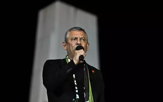 Özgür Özel'den Bakırköy'de miting