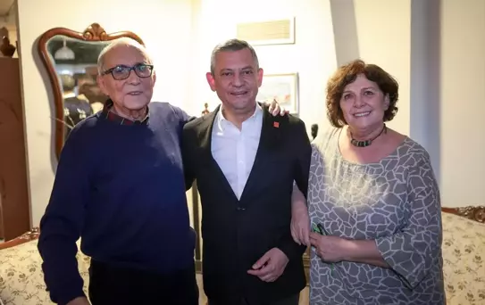 Özgür Özel, Ataol Behramoğlu'nu Ziyaret Etti