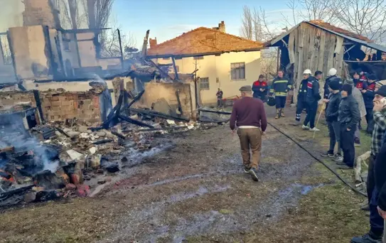 İskilip'te Yangın: Ev ve Eşya Kullanılamaz Hale Geldi