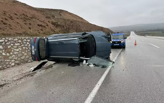 Çorum'da Otomobil Devrildi: 5 Yaralı