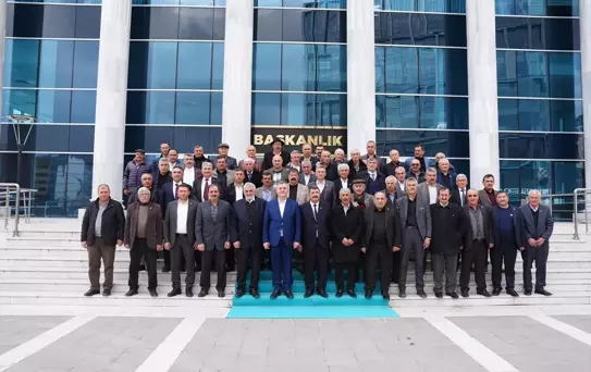 Muhtarlar, Bayramda Başkan Demirbaş'ı Ziyaret Etti