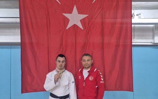 Ahmet Ünal, Judown Şampiyonası'nda Altın Madalya Kazandı