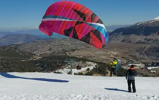 Davraz'da Kış Sezonu Yamaç Paraşütü Heyecanı