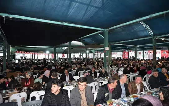 Demirci'de 5 Bin Kişi İftar Sofrasında Buluştu
