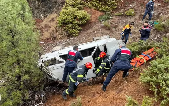 Denizli'de Uçurumdan Düşen Otomobilde 1 Ölü, 1 Yaralı