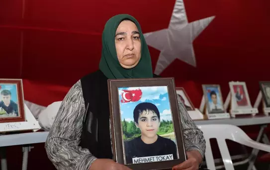 Diyarbakır Anneleri 2.356. Günde Evlat Nöbeti Tutuyor