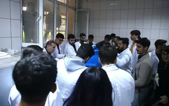 DÜ Tıp Fakültesi'nde Kadavra Eğitimi