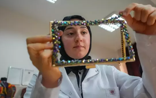 Diyarbakır'da eskiyen çeyizlik ürünler 'sıfır atık' temasıyla çantaya dönüştürülüyor