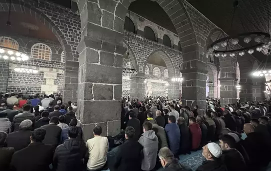 Kadir Gecesi'nde Doğu Anadolu Camilerinde İkram ve Dua Programları Düzenlendi