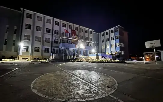 Düzce'de Lise Eğitime Ara Verdi