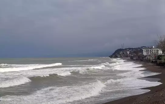 Akçakoca'da Kuvvetli Rüzgar ve Yüksek Dalga